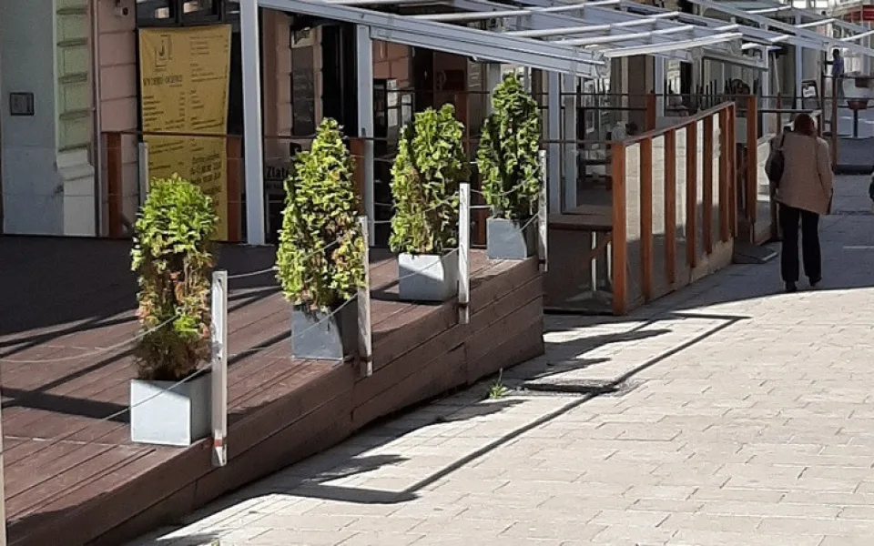Karlovy Vary prodlouží slevu pro předzahrádky u restaurací