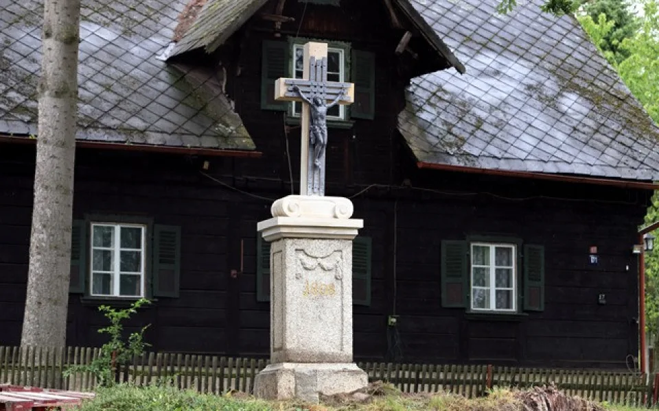 Boží muka jsou opět jako nová, o jejich záchranu se zasadil Nadační fond Historický Cheb