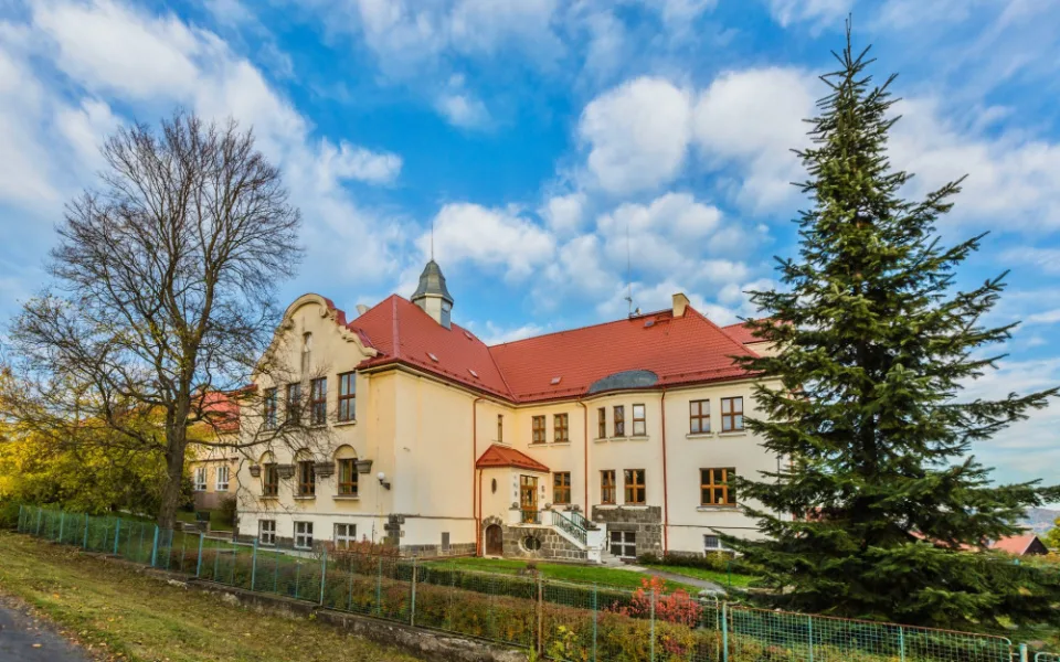 Střední lesnická škola Žlutice.