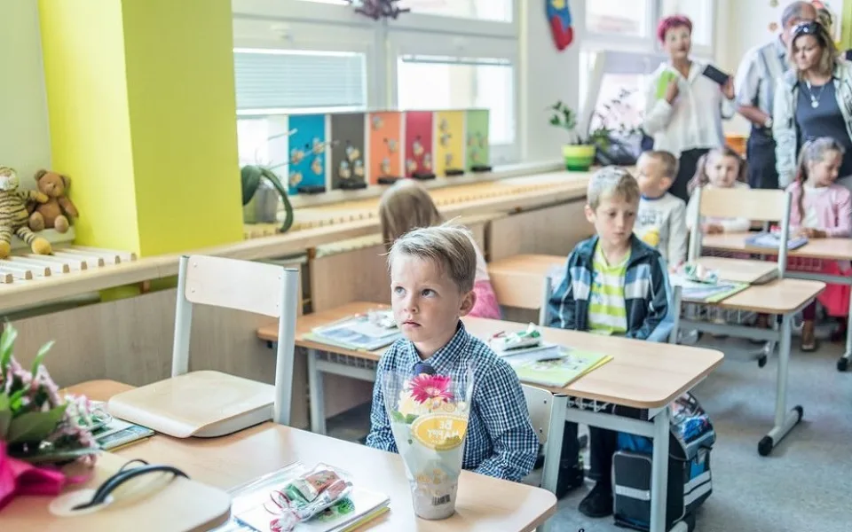 Vláda dnes projedná pravidla začátku nového školního roku