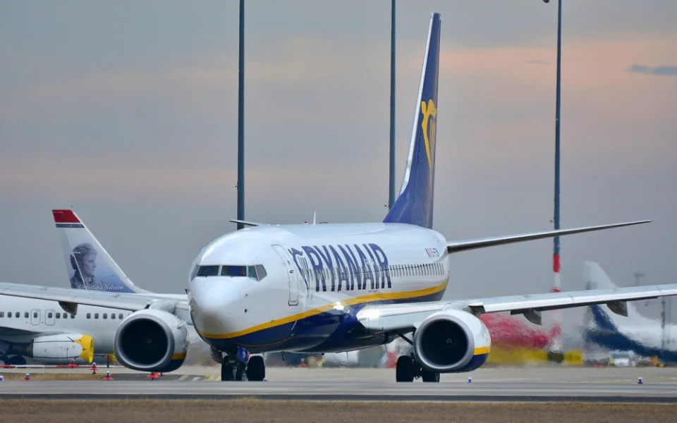 size4-16294675324869-60-kiwi-versus-ryanair