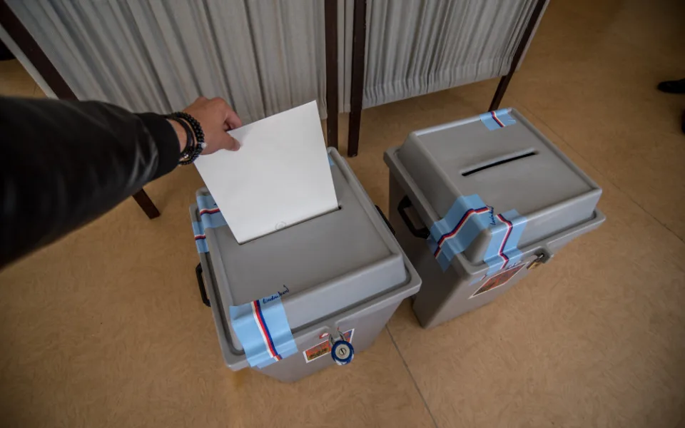 Volby se blíží. Jak je to s kroužkováním a co dělat, pokud nemáte hlasovací lístky?