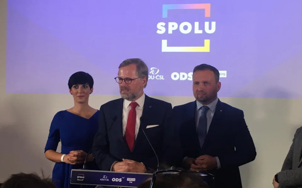 Po sečtení dvou třetin okrsků vedlo ANO před Spolu a PirSTAN.