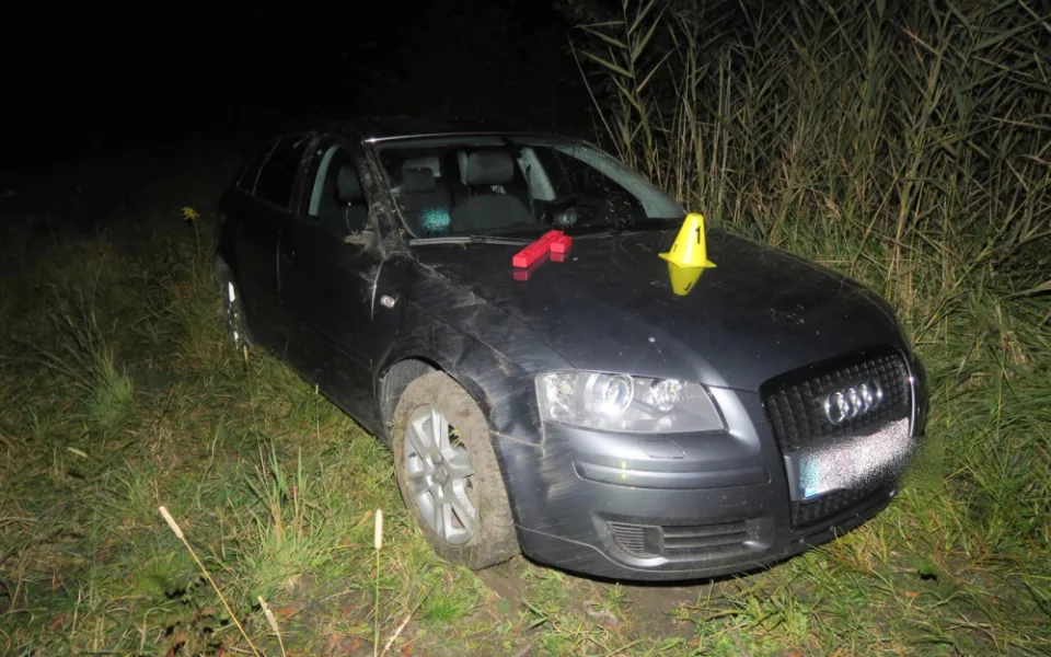 S dva týdny starým řidičákem boural. Auto převrátil přes střechu