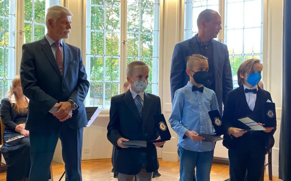 Matyáš Kočí, Ondřej Dusík a Martin Žofčín s oceněními.