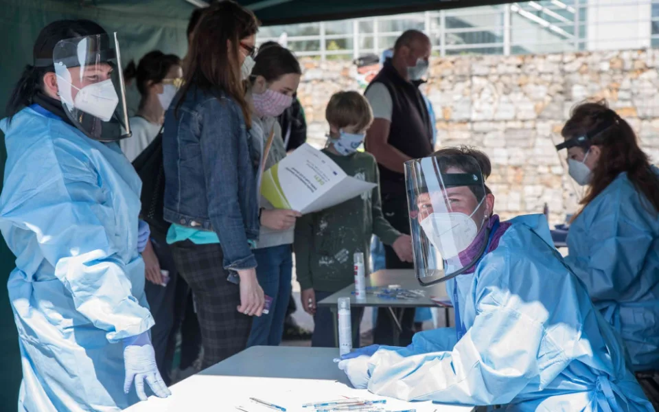 V Karlovarském kraji se covid-19 prokázal za týden u 605 lidí