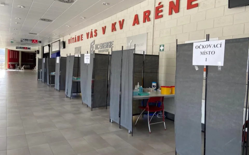 V KV Areně funguje opět očkovací centrum, kapacitu má až 1500 očkovaných