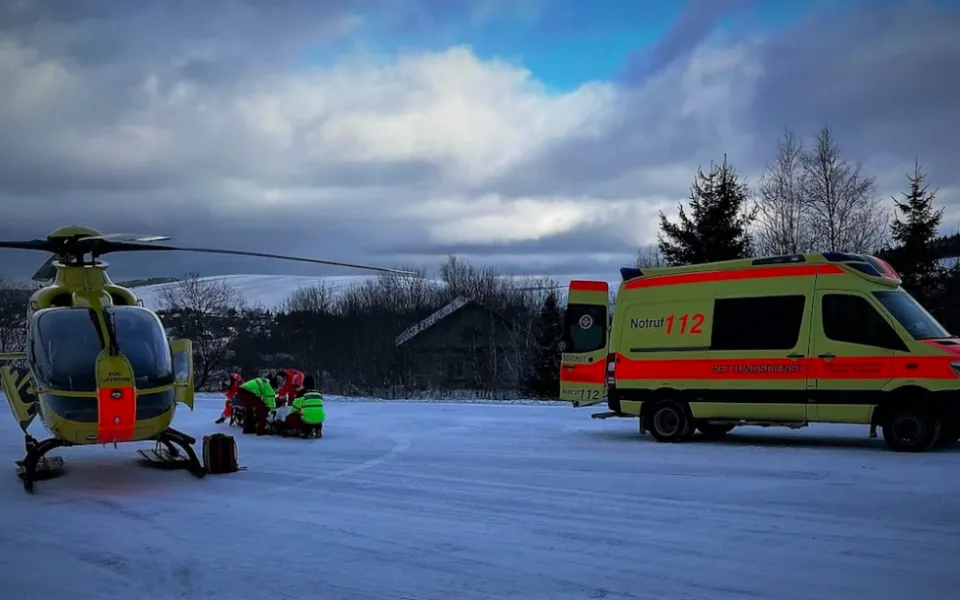 Mladíkovi prořízla na Klínovci nohu lyže, vrtulník jej odvezl do Německa