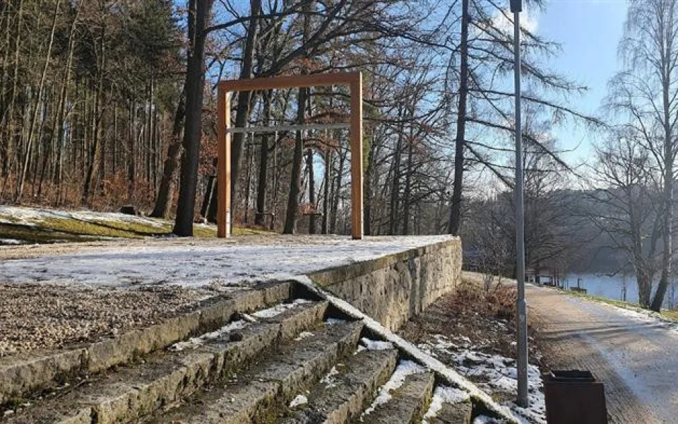 Cheb má novou atrakci, mega houpačku