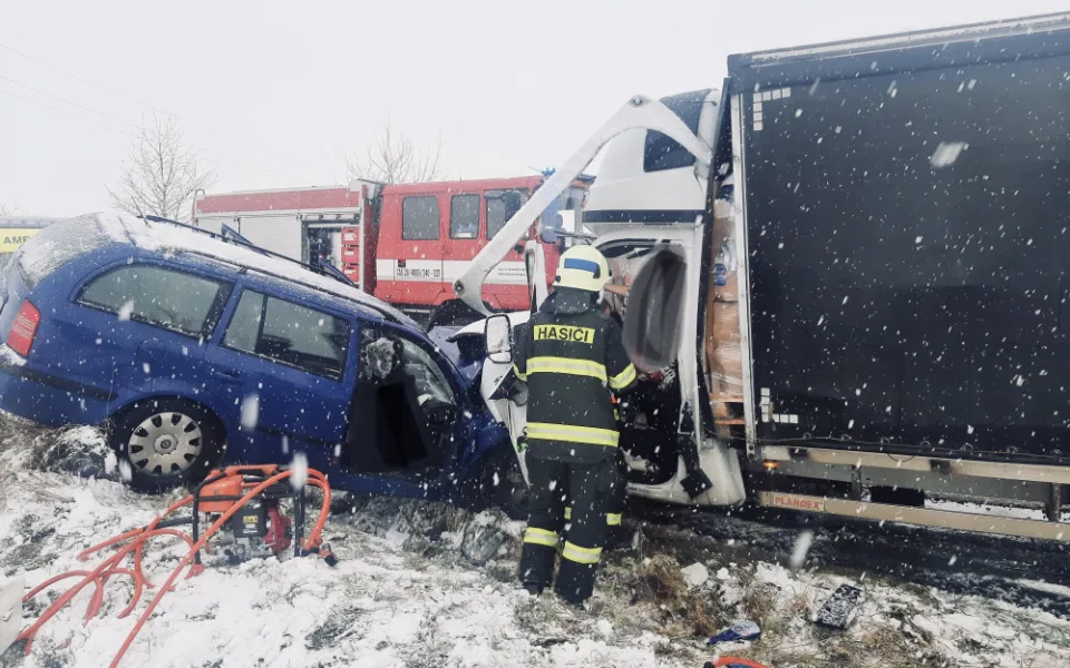 V lednu na silnicích v Karlovarském kraji nikdo nezemřel, nehod ale přibylo