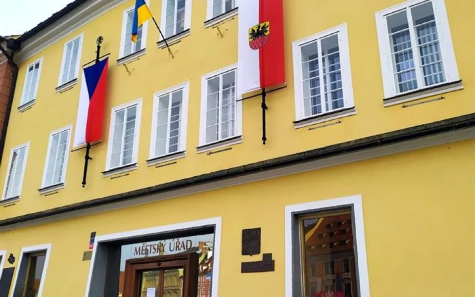 Cheb vypoví družbu s Nižním Tagilem, kde sídlí tankový závod, přijme uprchlíky