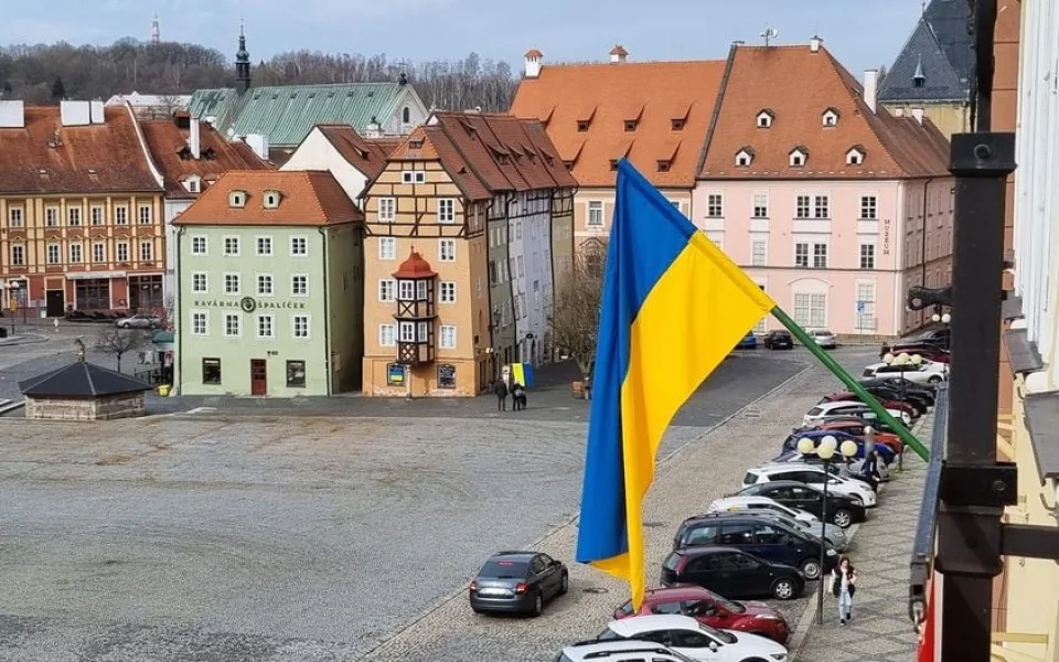 V Chebu ubytovali první uprchlíky z Ukrajiny. Manžel musel do armády a bojovat, řekla žena