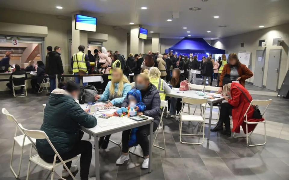 Od úterního večera je v provozu Krajské asistenční centrum pomoci Ukrajině v KV Aréně.