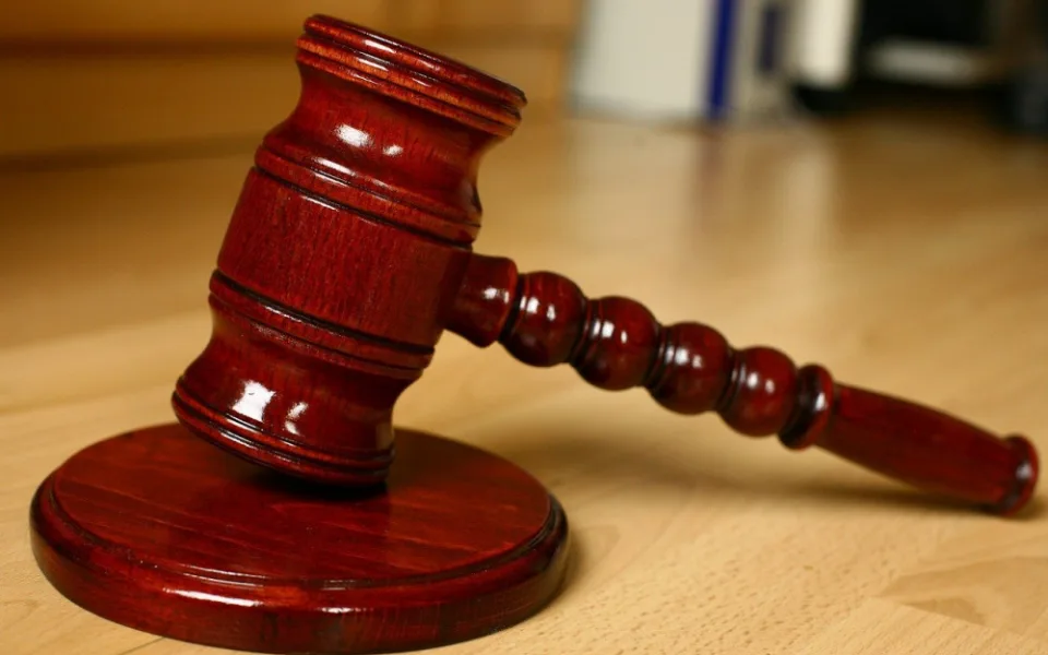Bez operace nejde úředně změnit pohlaví. Ústavní soud odmítl stížnost nebinární osoby