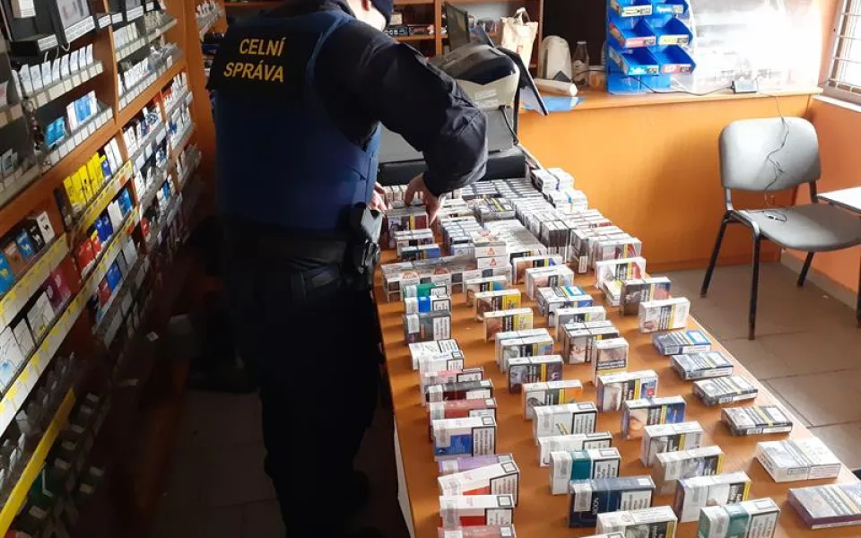 Celníci si při kontrolní akci došlápli na prodej nekolkovaných cigaret, nejvíce jich objevili na Karlovarsku 