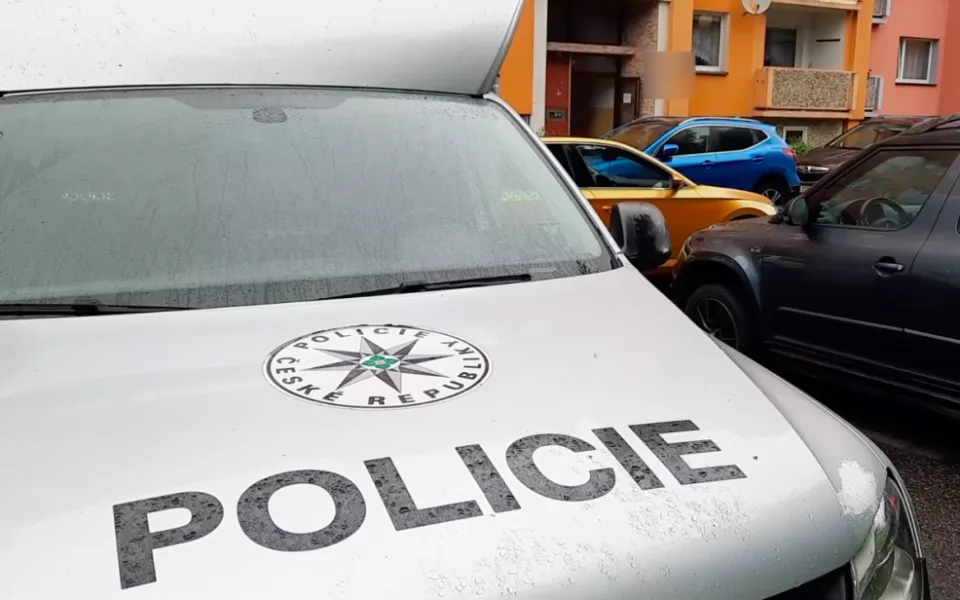Policie obvinila z vraždy muže, který nožem napadl jiného muže v Aši.