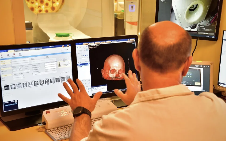 Urgentní příjem Nemocnice v Karlových Varech má nové CT. Zařízení vyšlo na více než 30 milionů