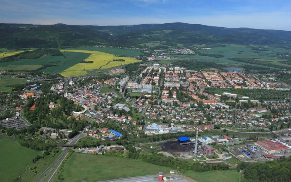 Ostrov prodal investorům dva velké pozemky, vznikne tam až šest desítek parcel