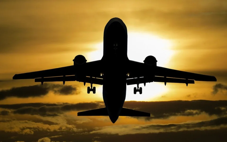 aircraft-g85b7f0a76_1280