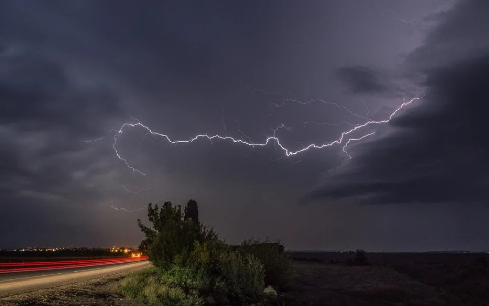 Meteorologové očekávají v západních Čechách silné bouřky a krupobití