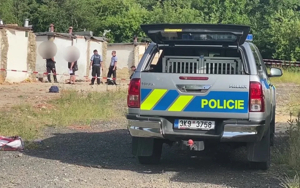 Souboj dvou mužů mezi garážemi skončil smrtí. Obviněnému hrozí vězení až na 16 let
