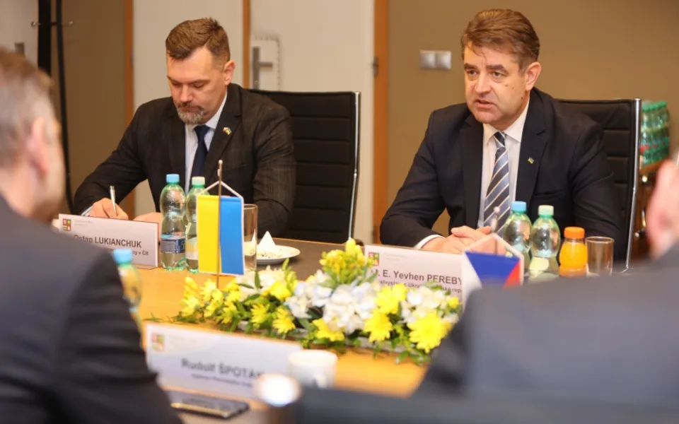 Jevhen Perebyjnis (vpravo))