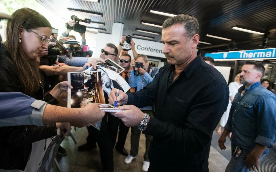 Americký herec Liev Schreiber pomáhá Ukrajině, zemi svých předků