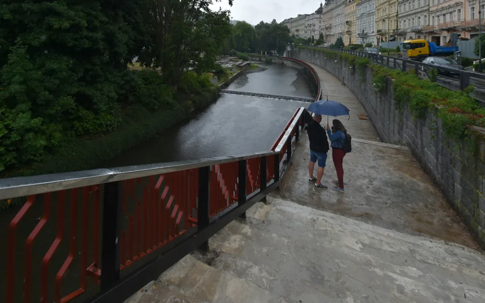 Na konzolové lávce naproti hotelu Thermal začala rekonstrukce