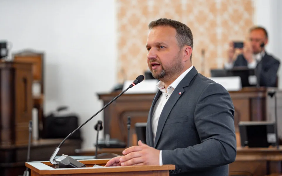Jurečka: Příspěvek 5000 Kč na dítě začnou úřady žadatelům vyplácet 24. srpna