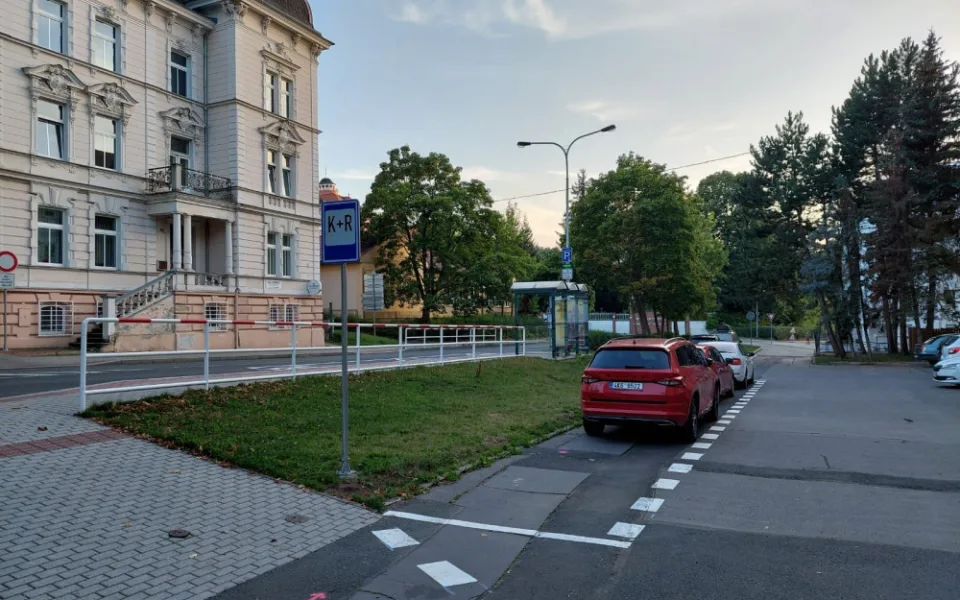Polib a jeď. Karlovy Vary mají u základek nová parkoviště
