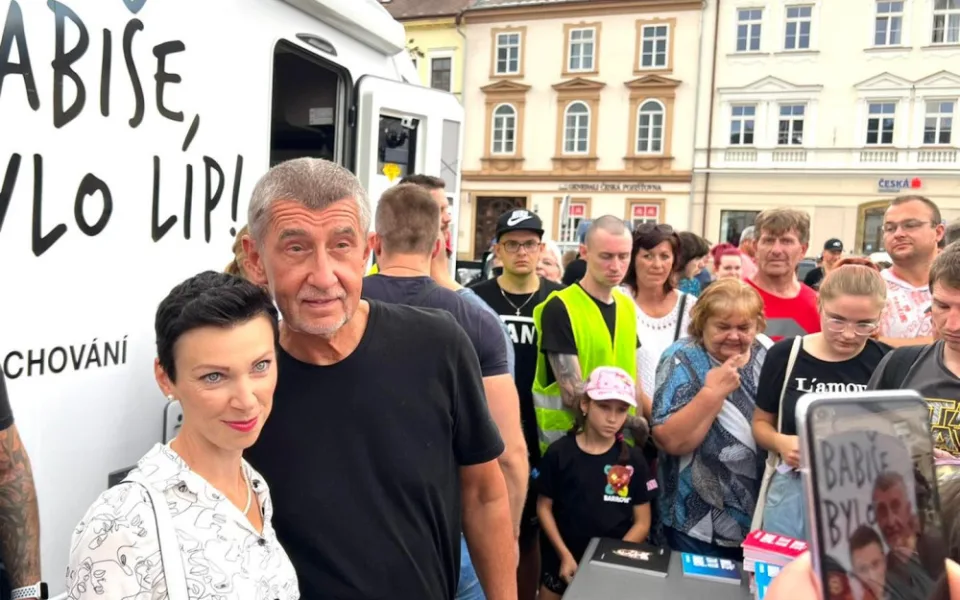 Babiš se omluvil za slova o zaplacených demonstrantech, protože mu to nařídil soud