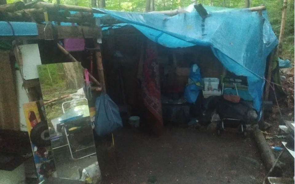 V Karlových Varech vylovili z příbytku zanedbanou bezdomovkyni