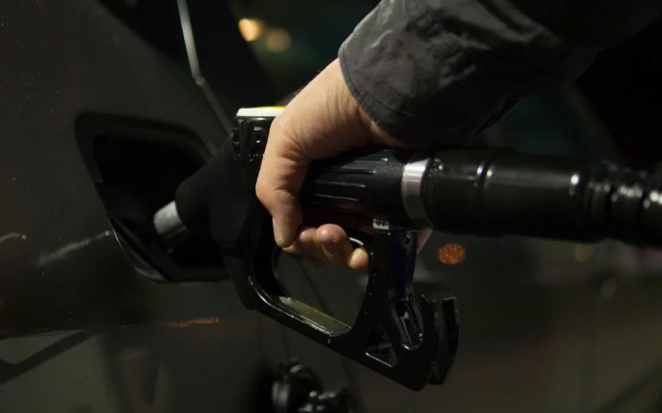 petrol-g81a9eb22b_1280