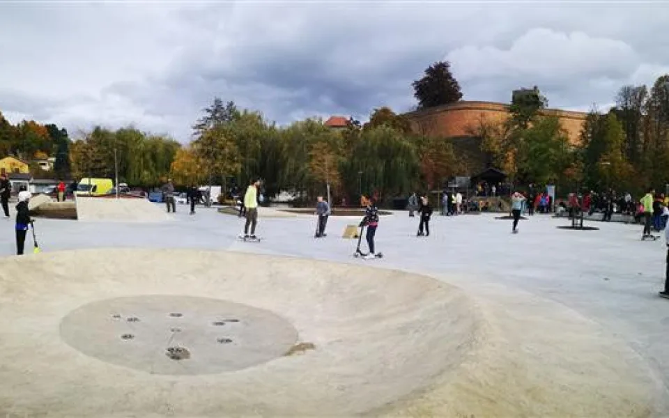 V Chebu otevřeli nový skatepark. Je nejmodernější v kraji