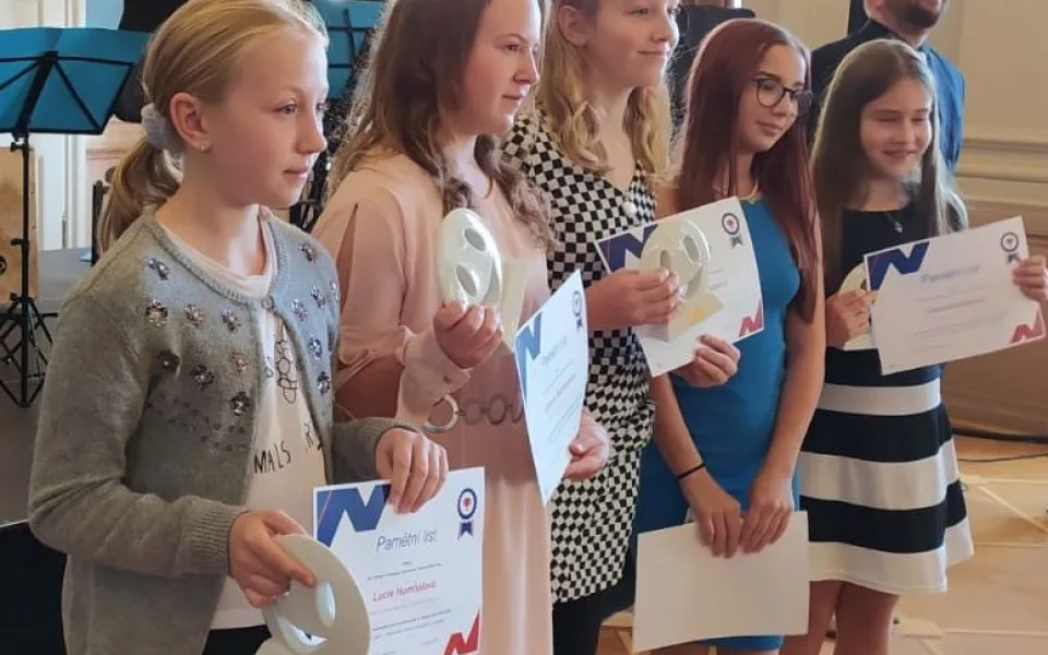 Kraj ocenil žáky za úspěchy v celostátních a mezinárodních soutěžích