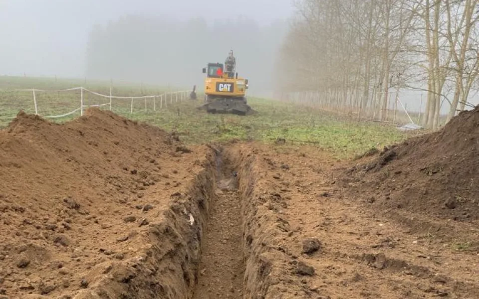 Během výkopových prací porušili dělníci plynové vedení. Hasiči místo nehody zajistili