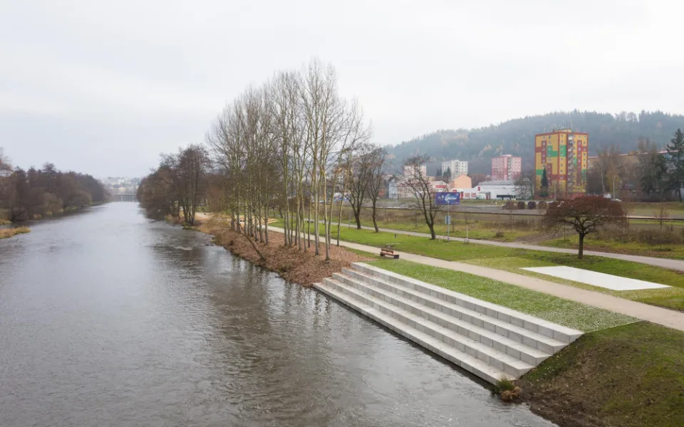 Karlovy Vary dokončily stavbu relaxačního areálu na náplavce Ohře