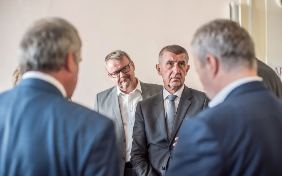 Podle průzkumů vyhraje první kolo prezidentských voleb Babiše těsně před Pavlem