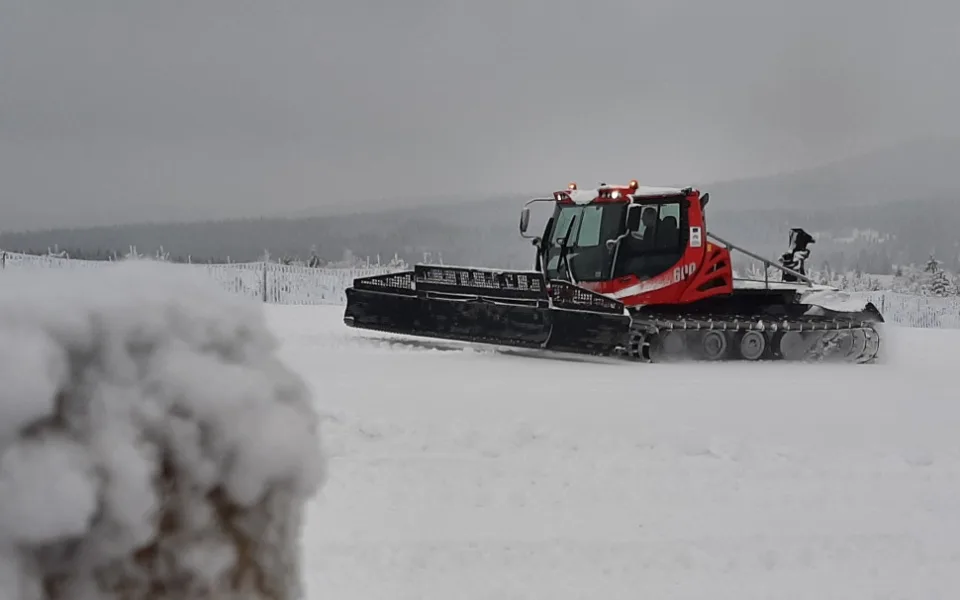 Skiareály na Karlovarsku omezí vleky i provoz kvůli oteplení