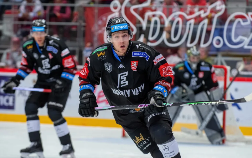 První třetina byla katastrofa, zlobí se karlovarský trenér po vysoké prohře v Pardubicích
