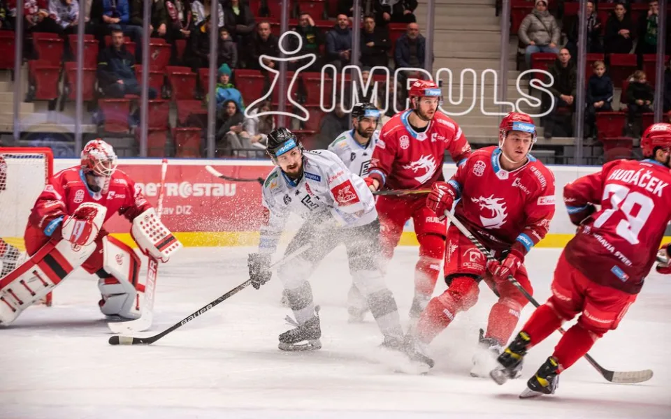 Karlovy Vary po sedmi letech porazily doma Třinec. Myslíme na play-off, hlásí útočník Kohout