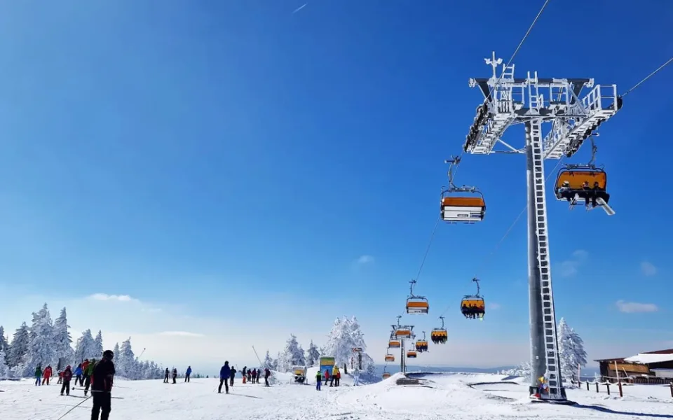 Areály v Karlovarském kraji mají i na začátku března výborné podmínky k lyžování