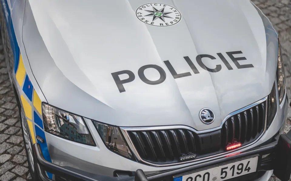 Policie pátrá po totožnosti mrtvého muže. Jeho tělo nalezli už minulý rok