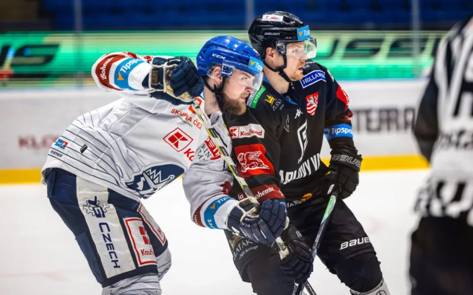 Hokejisté Karlových Varů prohráli v Kladně 4:5, v předkole vyzvou Olomouc