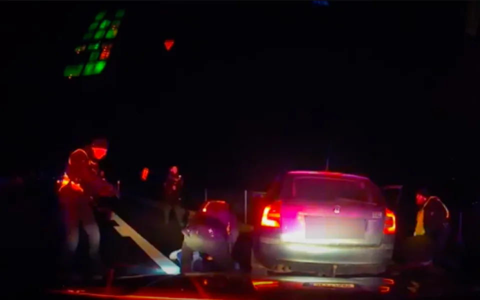 Policisté pronásledovali muže s šesti zákazy řízení a pozitivním testem na amfetamin