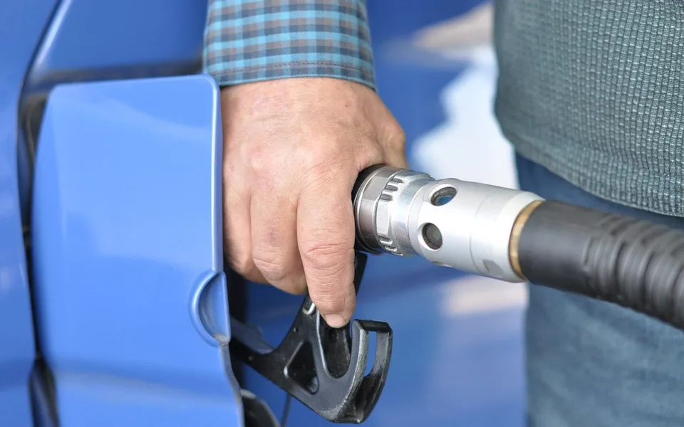 Pohonné hmoty v kraji potichu zlevňují. Motoristé ušetří haléře