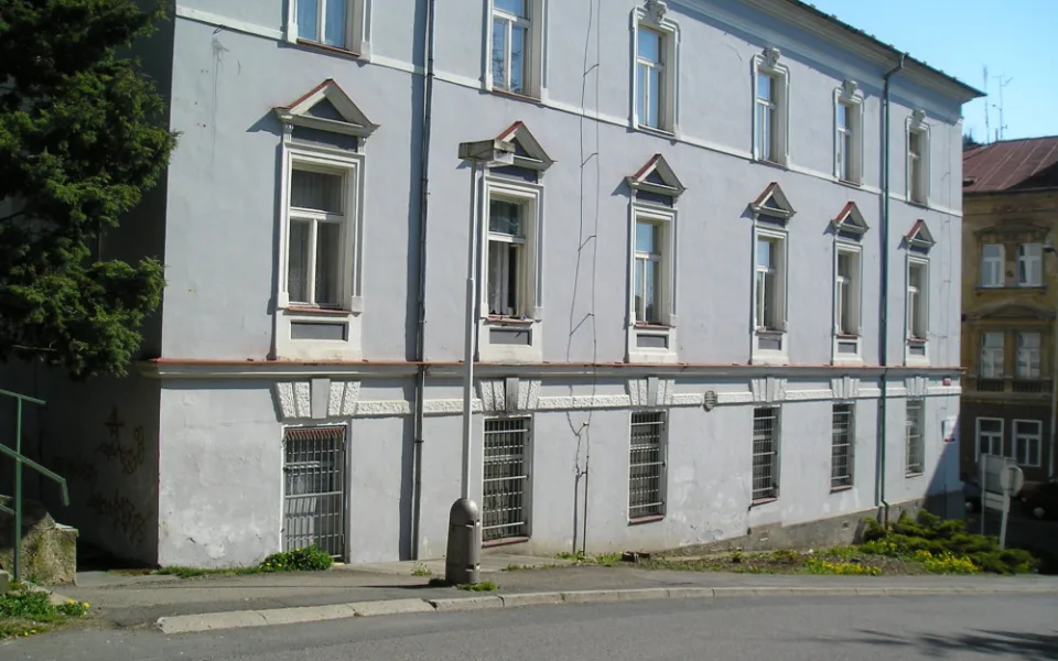 Objekt se nachází v blízkosti centra města s velmi dobrou dostupností občanské vybavenosti.