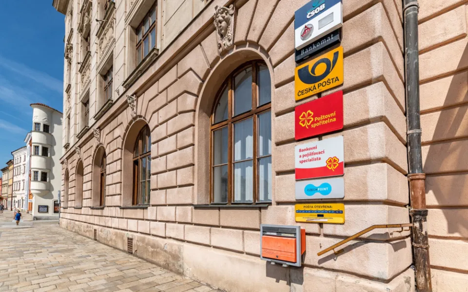 Cheb by chtěl, aby fungovala pošta tam, kde se dá parkovat