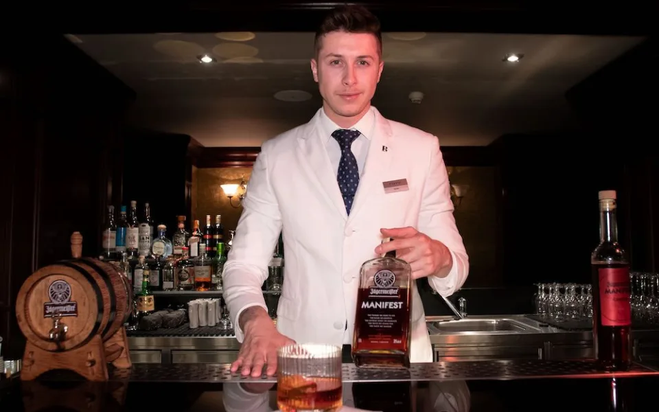 V práci mě hodně inspirují filmy a hudba, říká barman Patrik Škamla