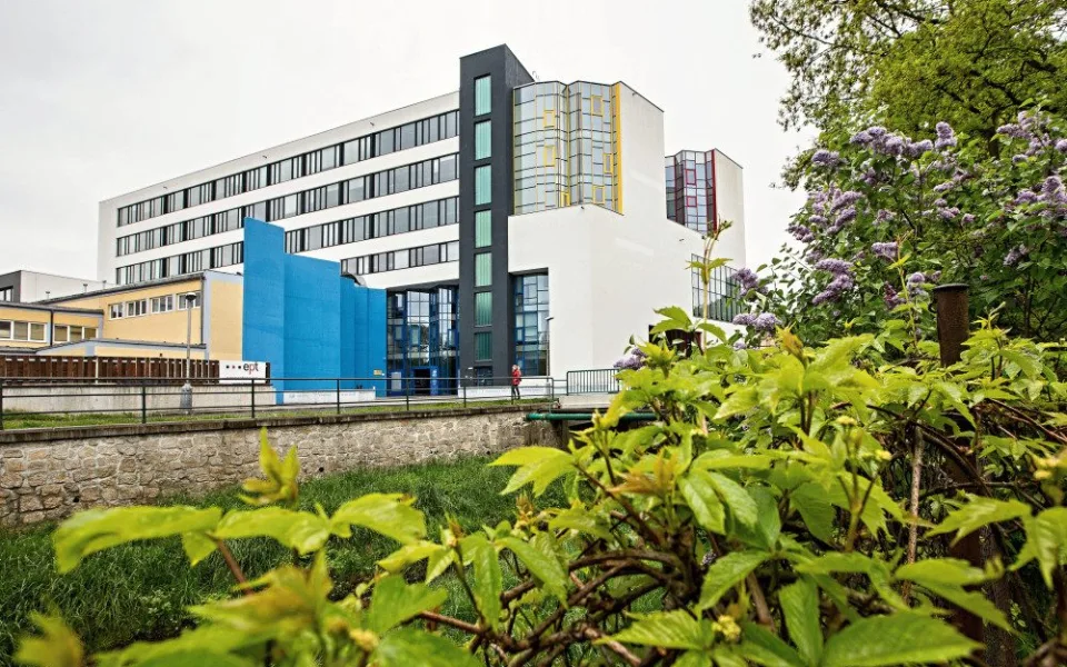 Karlovarský kraj dá z přebytku 29 milionů korun na modernizaci policejní školy